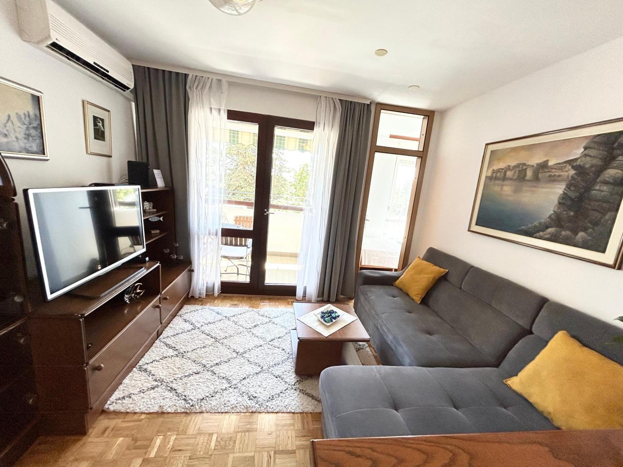 Apartment Mira